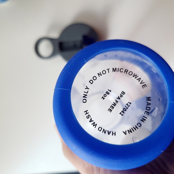 Glass woter bottle with grip sleeve ,preowne like new condition - Picture 2 of 5